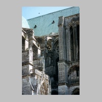 Chartres, 26, links Langhaus S-Seite, rechts S-Querhaus, Blick von SW, Foto Heinz Theuerkauf.jpg